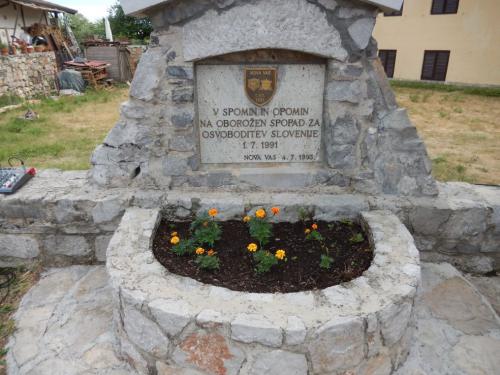 Spomenik dogodkom iz osamosvojitvene vojne za Slovenijo v Novi vasi