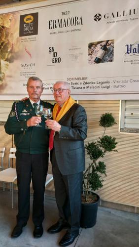 Velika prijatelja polkovnik Srečko Lisjak in Cavaliere Franco Gervasio predsednik združenja artileristov Buttrio.