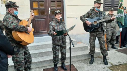 Trio veteran je zapel pesem himno Goriški veterani